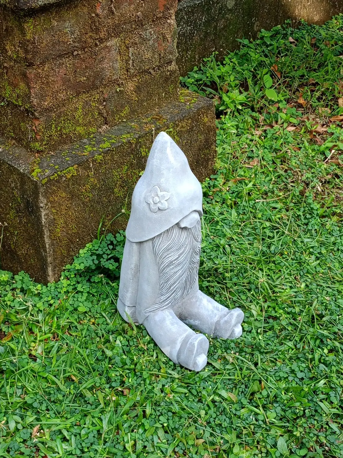 Artikelbild 2 des Artikels “Klaus - Kleiner sitzender Zauberer, 30 cm H | Steinguss “